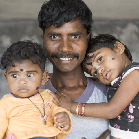 Give a gift that matters: a donation in your friend's name. With your help, Dalit parents and their children can take advantage of preventative health care. Chi